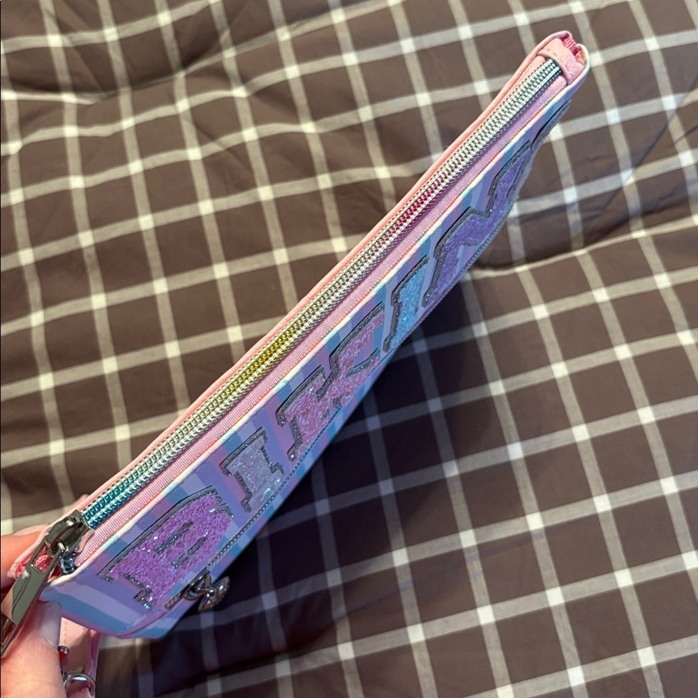 Miss Gwen’s OMG accessories bikini wristlet - Picture 3 of 4